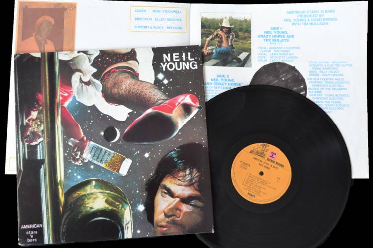 El 27 de mayo de 1977 Neil Young publica el álbum "American stars ‘n bars"