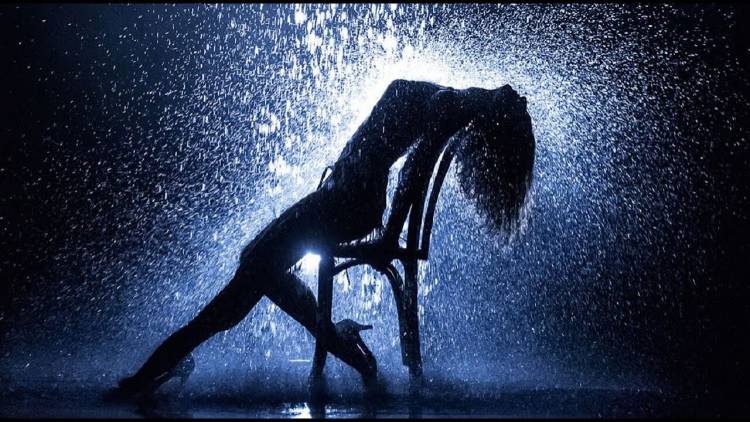 El 11 de junio de 1983  "Flashdance" de Irene Cara por 4 semanas #1 en el hot 100 singles