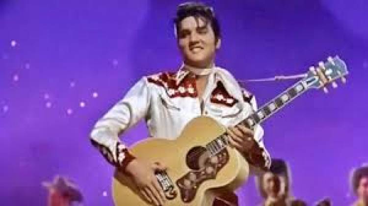 El 8 de julio de 1957 Elvis Presley llega al número uno de Billboard con ‘Teddy bear’