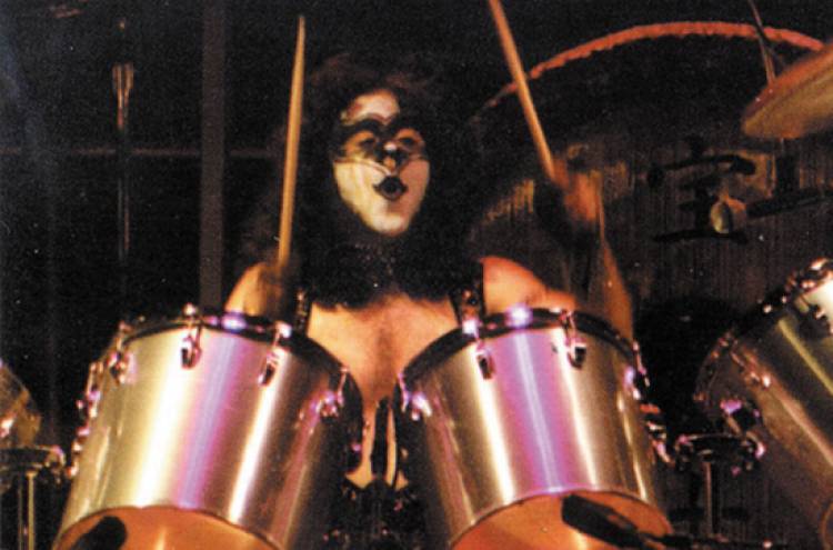 El 25 de Julio de 1980 Kiss se presentó por primera vez junto con Eric Carr
