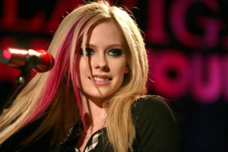 El 27 de setiembre de 1984 nace Avril Lavigne 