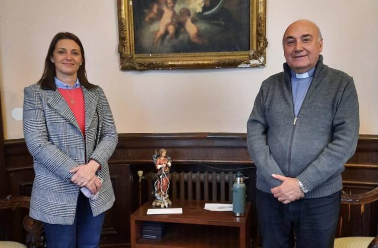 La diputada provincial, Betina Florito, mantuvo un encuentro con el arzobispo de Santa Fe, Sergio Fenoy