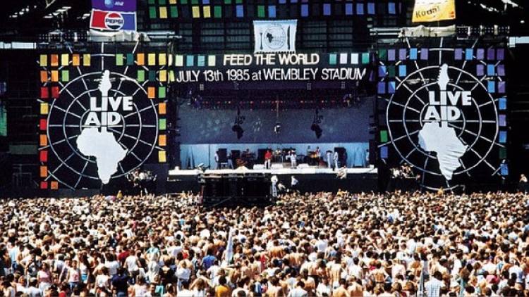 Se cumplen 39 años del Live Aid convocados por Bob Geldof 76 megaestrellas mundiales del rock y el pop se repartían en dos escenarios simultáneos