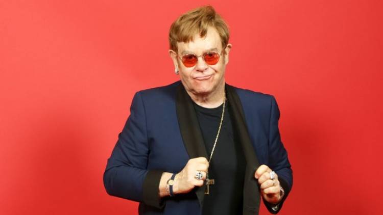 Elton John contrae COVID-19 y posterga sus shows en Dallas