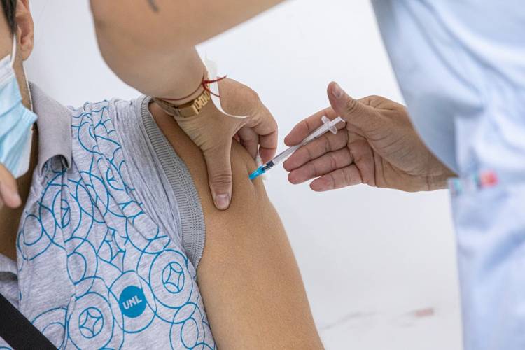 Con sede en FIQ, continúa la atención del vacunatorio UNL