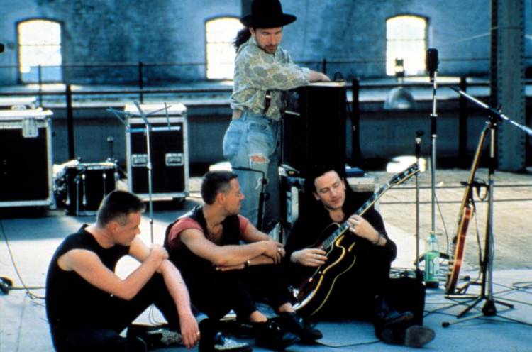 U2: Hace 35 años alcanzó el primer puesto de las listas con "Rattle and Hum"