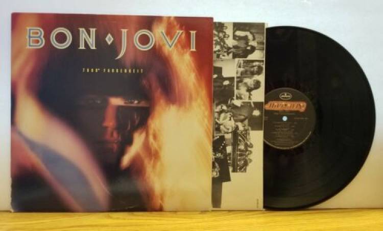 Bon Jovi lanzó su segundo álbum "7800 Fahrenheit"  en 1995