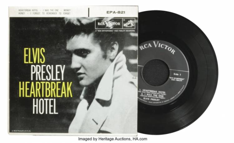 Elvis Presley alcanzó el número 1 con "Heartbreak Hotel"