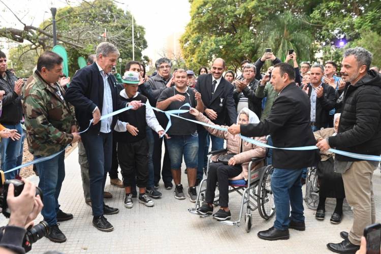 Jatón reinauguró la Plaza del Soldado Argentino: “Esto significa recuperar ciudadanía”