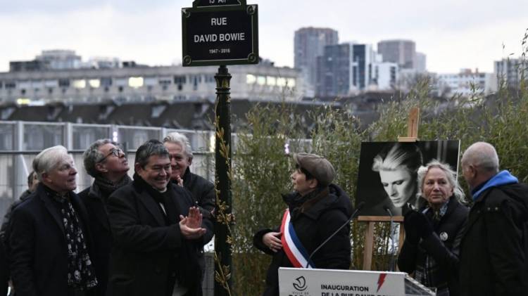 Homenajean a David Bowie a 77 años de su nacimiento: una calle en París con su nombre y un nuevo disco en camino