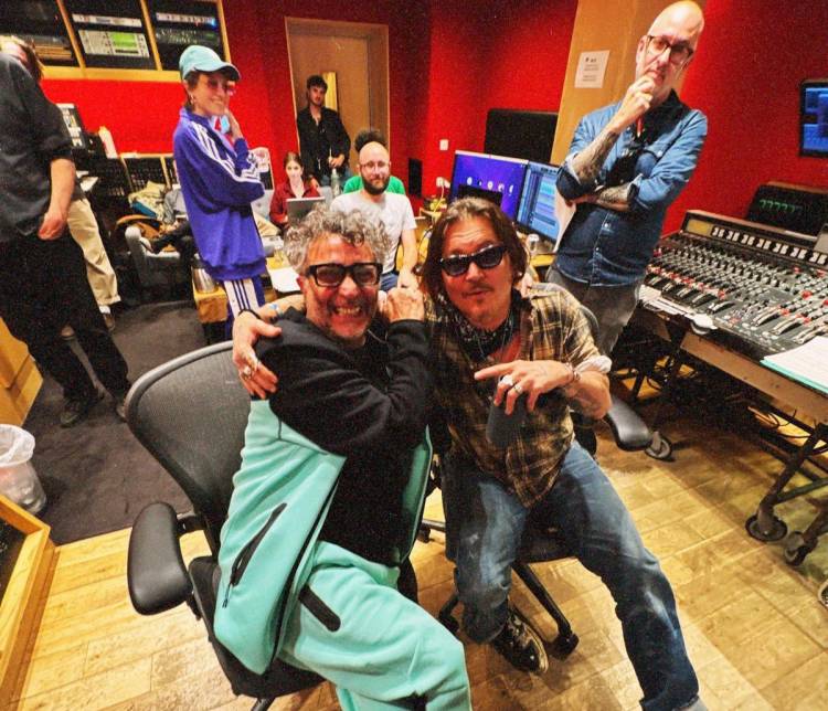 Sorpresa para Fito Páez, Johnny Depp paso a saludarnos por el estudio dos de Abbey Road