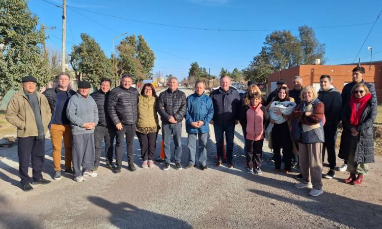 El Gobierno Provinical comenzó la obra de pavimentación de dos accesos en B° Palermo de San Cristóbal