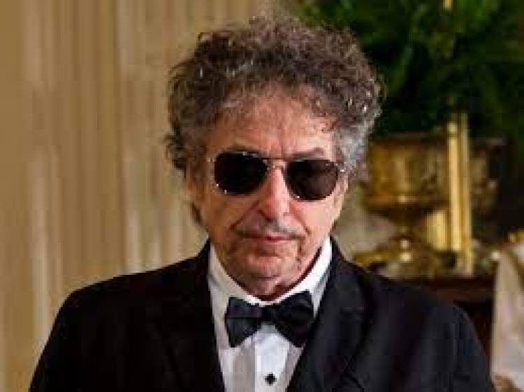 Bob Dylan rinde homenaje a Ronald Reagan con ‘Don’t Fence Me In’ en la nueva película biográfica