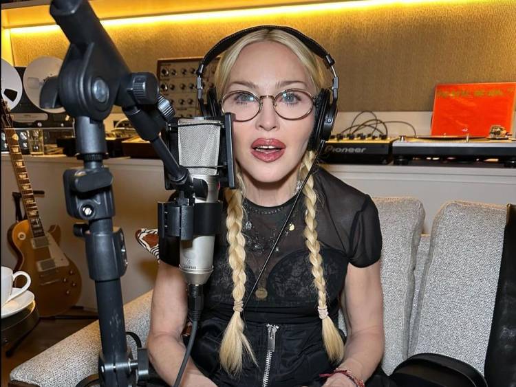 Madonna ilusionó a sus fans con fotos desde un estudio de grabación