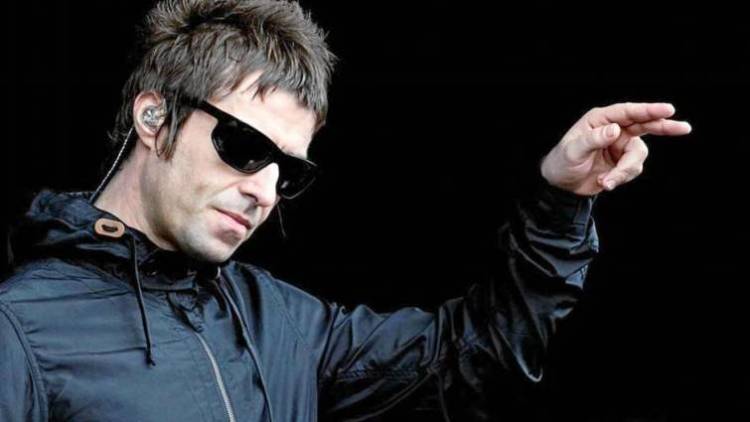 El 25 de mayo de 2010 Liam Gallagher anuncia en el portal de Oasis que su nuevo grupo se llamará Beady Eye