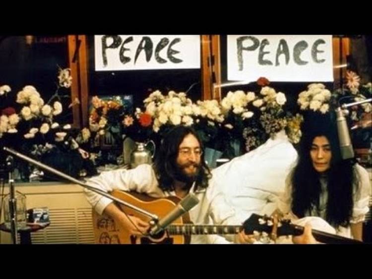 El 31 de mayo de 1969 se graba "Give peace a chance" en un hotel de Montreal