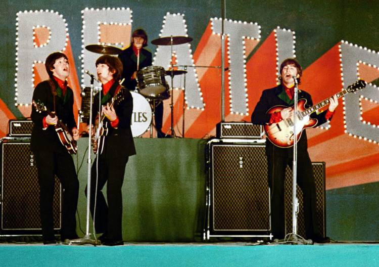 Primer Concierto de Beatles en el Nippon Budokan Hall en Tokio 