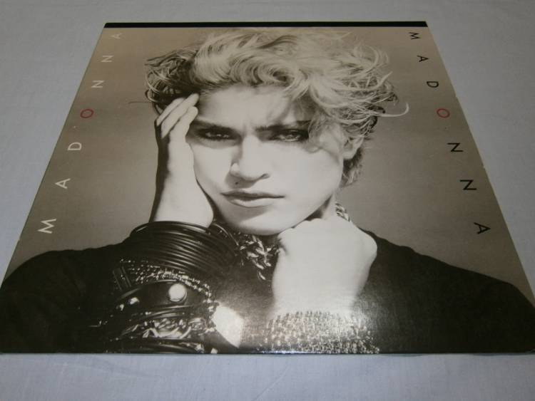 El 27 de julio de 1983 se lanza "Madonna", el primer disco de Madonna