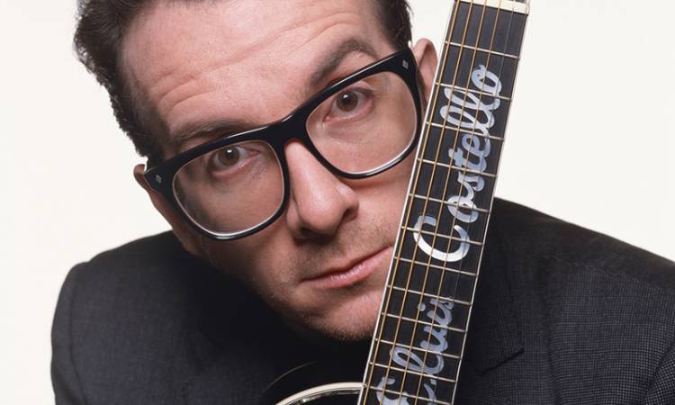 El 25 de agosto de 1954 nace Elvis Costello 