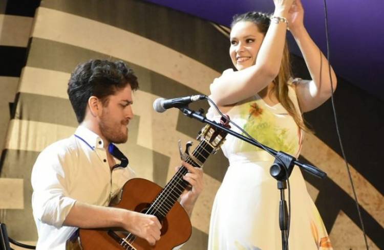 Ala Par Dúo recorre el camino de la música latinoamericana