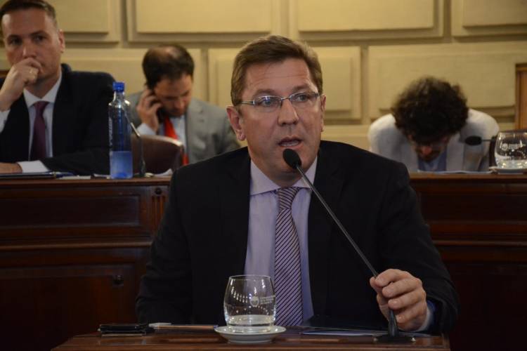 Rodrigo Borla pide informes por boleto educativo rural 