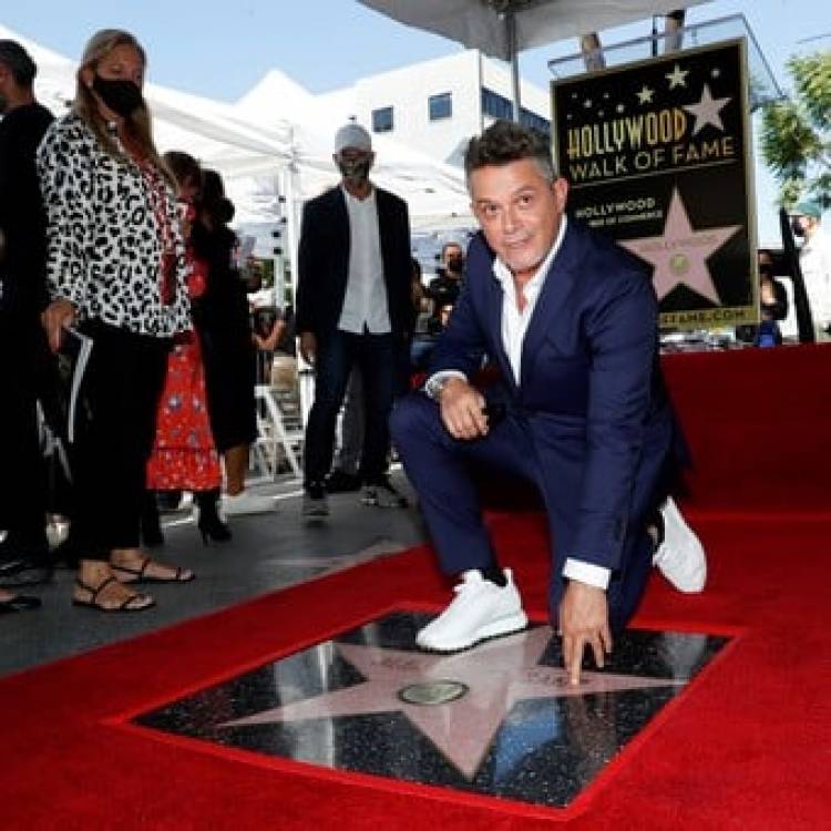 Alejandro Sanz tiene su estrella en el Paseo de la Fama en Hollywood