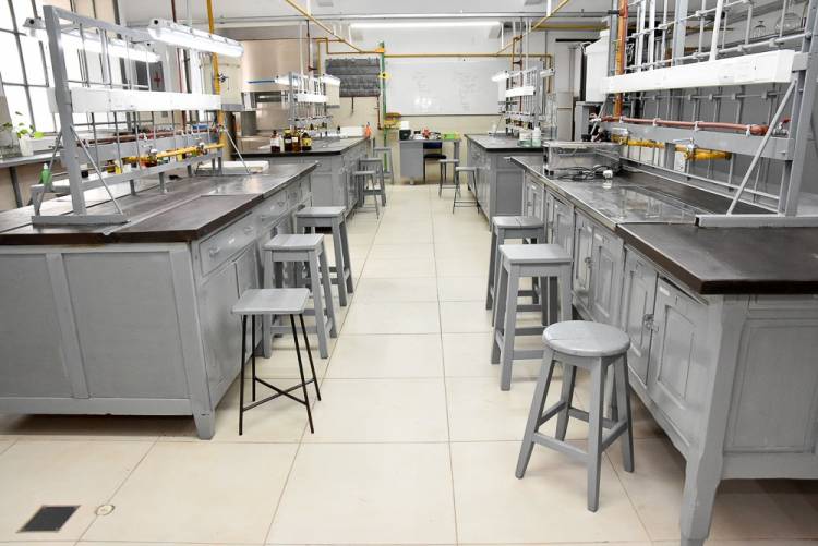 Se inaugura la obra de restauración del Laboratorio de Química Analítica de FIQ