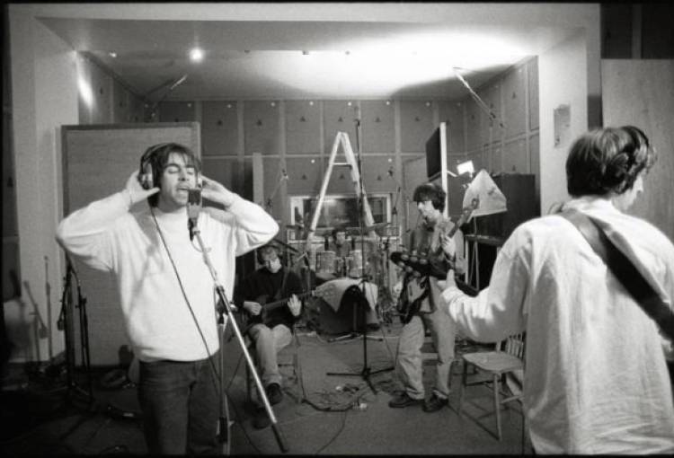 Oasis: Hace 29 años comenzó las grabaciones de su álbum debut, "Definitely Maybe"