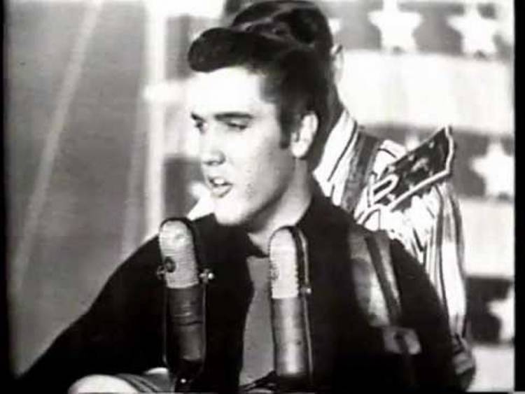 Un día como hoy Elvis Presley lanzó su single "Heartbreak Hotel"