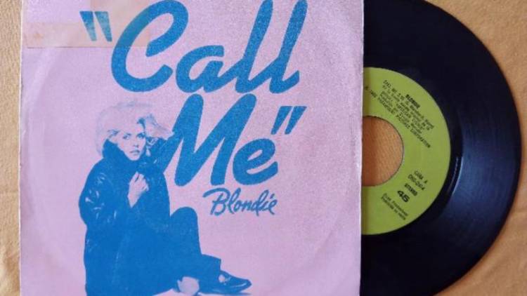 Blondie lanzó su single "Call Me" en 1980