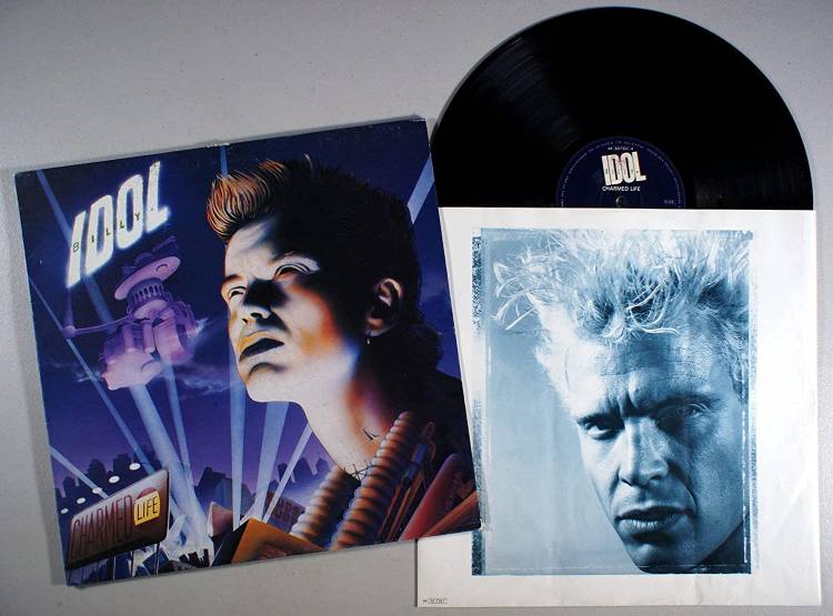 Billy Idol lanzó "Charmed Life" su cuarto álbum de estudio 