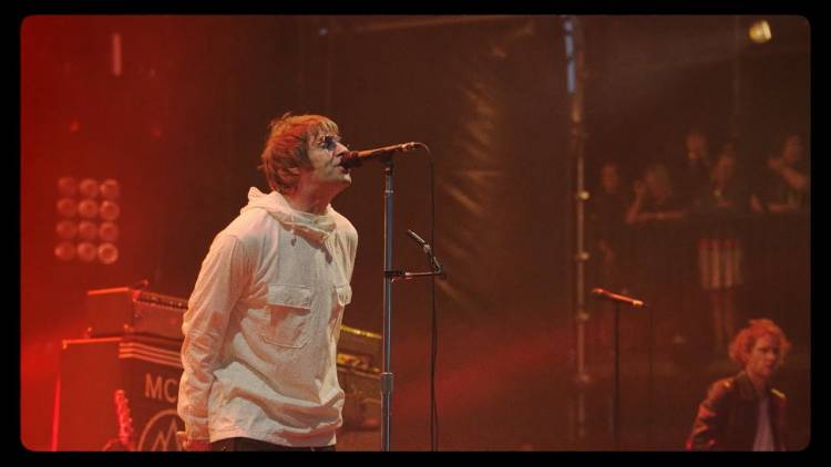 Liam Gallagher lanza  'Roll It Over', primer adelanto de su nuevo disco en vivo con los éxitos de Oasis