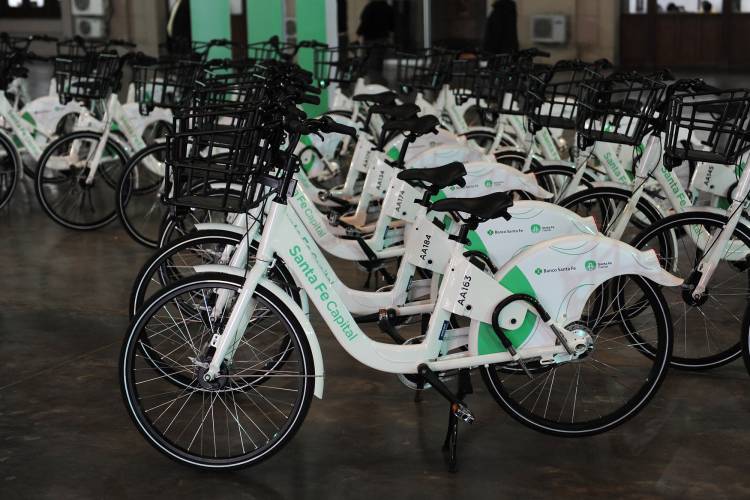 A las verdes, se sumarán bicis blancas en todas las universidades de Santa Fe Capital