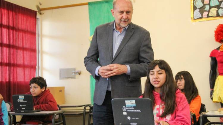 Perotti inauguró la red de Wifi Santa Fe + conectada en dos nuevas escuelas de la Capital 