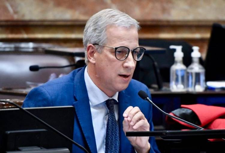 Dionisio Scarpin: “El gobierno nacional vuelve a maltratar a los jubilados”