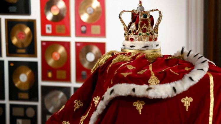 Subastan objetos de Freddie Mercury: desde su piano hasta el peine para bigotes