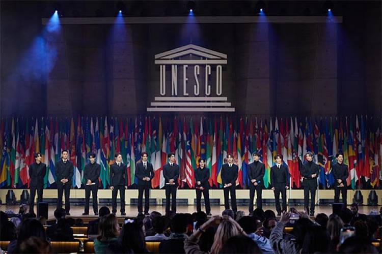 Seventeen transmite un mensaje de solidaridad y esperanza a los jóvenes en el foro de la Unesco