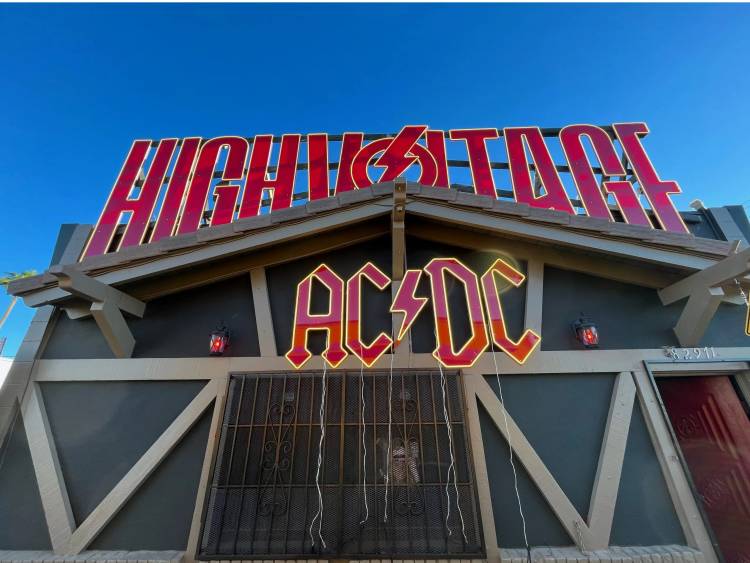 ¿Cuándo abre el bar de AC/DC en Sevilla? Días y horarios de apertura