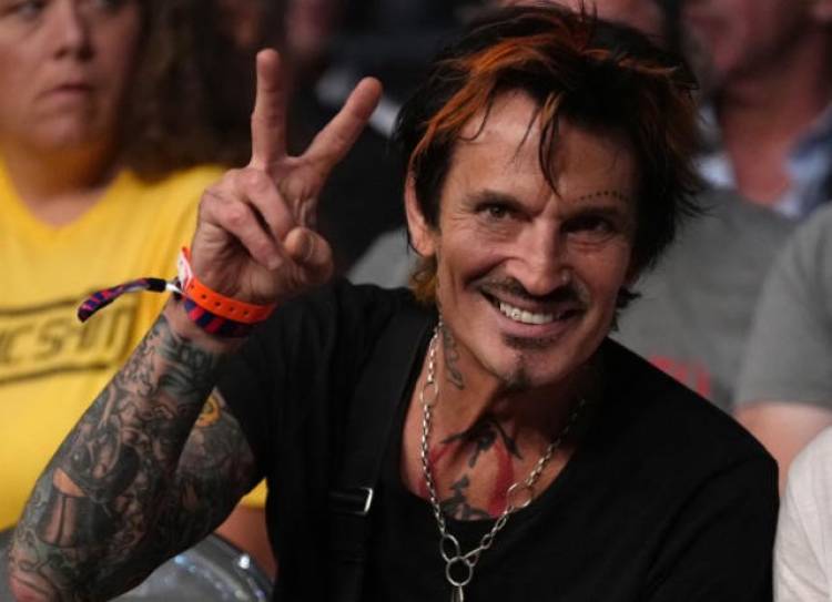 Tommy Lee dice que Mötley Crüe tiene "una nueva energía" después de lanzar música con el nuevo guitarrista John 5