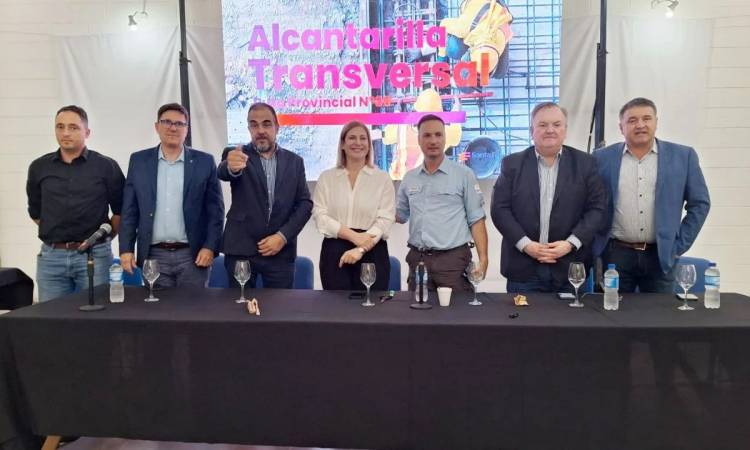 Acto de apertura de sobres para la construcción de una nueva alcantarilla en el Canal San Carlos